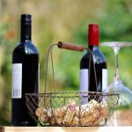 El mercado del vino en dos extremos: La crisis de sobreproducción en EE.UU. frente al éxito del modelo premium chileno